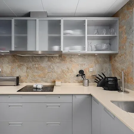 Elegance W/ Balcony & Pool By Lovelystay Апартаменты