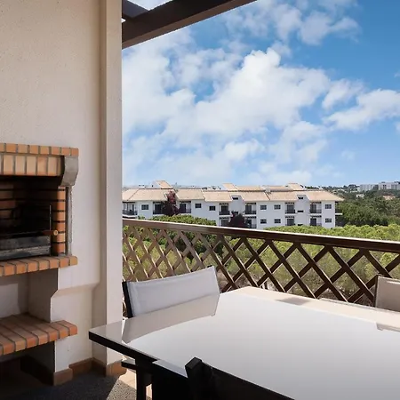 Elegance W/ Balcony & Pool By Lovelystay *