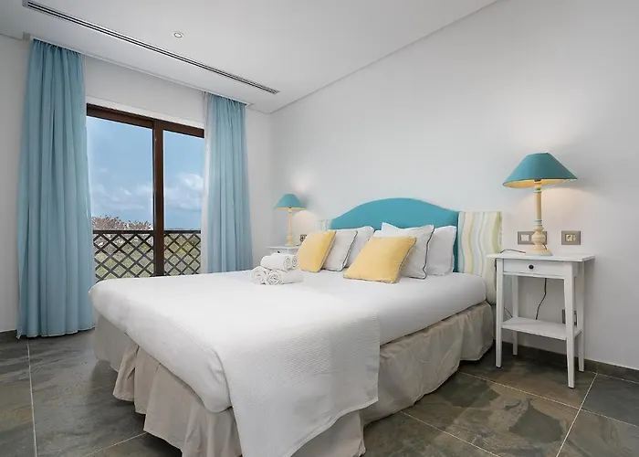 Elegance W/ Balcony & Pool By Lovelystay