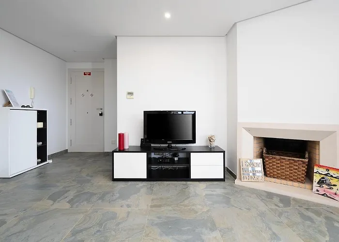 Elegance W/ Balcony & Pool By Lovelystay Apartamento