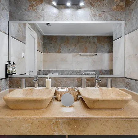 דירה Elegance W/ Balcony & Pool By Lovelystay אלבופיירה