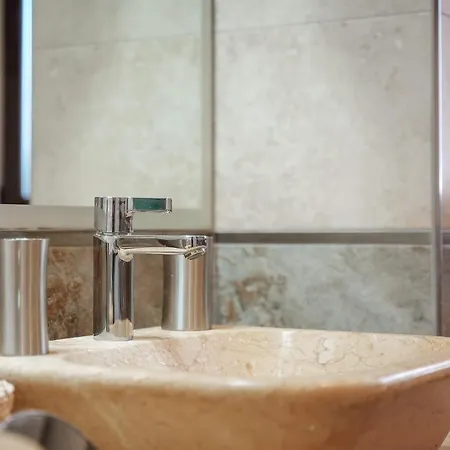 Elegance W/ Balcony & Pool By Lovelystay * אלבופיירה