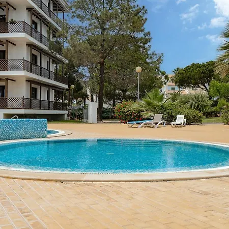 Apartamento Elegance W/ Balcony & Pool By Lovelystay