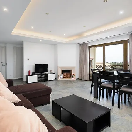 Elegance W/ Balcony & Pool By Lovelystay * אלבופיירה